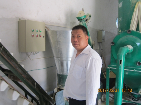湖南湘潭牧王养猪合作社加盟冷制粒20120531.jpg 湖南湘潭牧王养猪合作社加盟冷制粒20120531.jpg